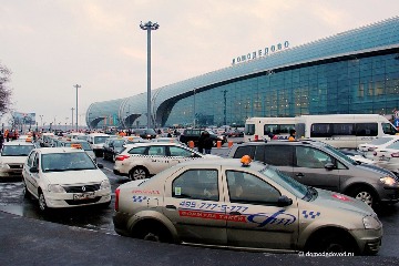 Как устроен рынок нелегальных такси в московских аэропортах